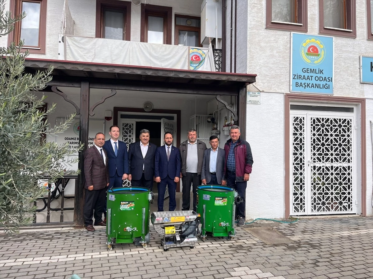 Bursa Büyükşehir Belediyesi Tarım Makineleri Dağıttı