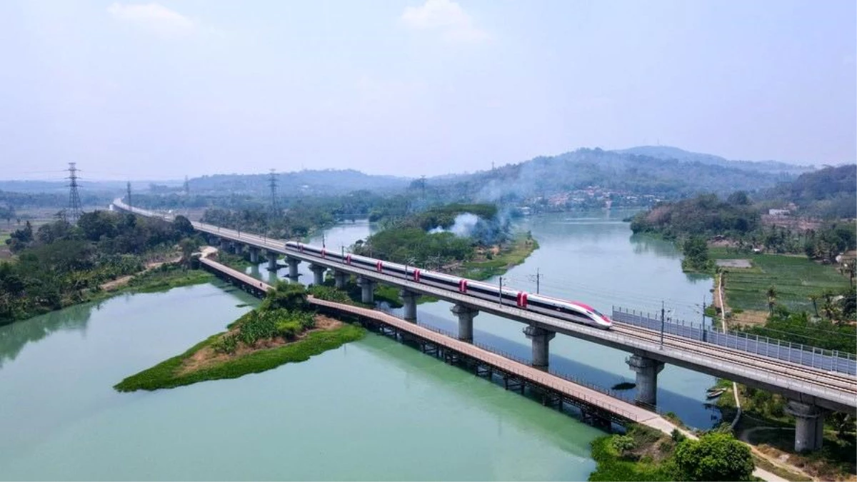 Çin, Endonezya\'da Yüksek Hızlı Demiryolu Projesini Tamamladı