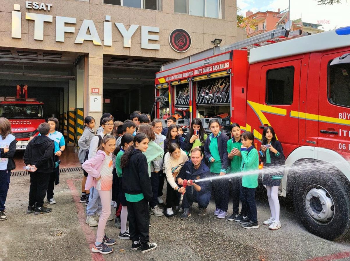 Çankaya Belediyesi, LGS Hazırlık Kurslarına Devam Eden Öğrencilere Afet Farkındalık Eğitimi Veriyor