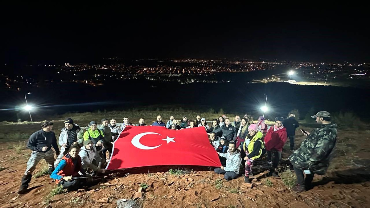 Eskişehir Doğa Aktiviteleri Grubu, Cumhuriyetin 100\'üncü yılını kutladı