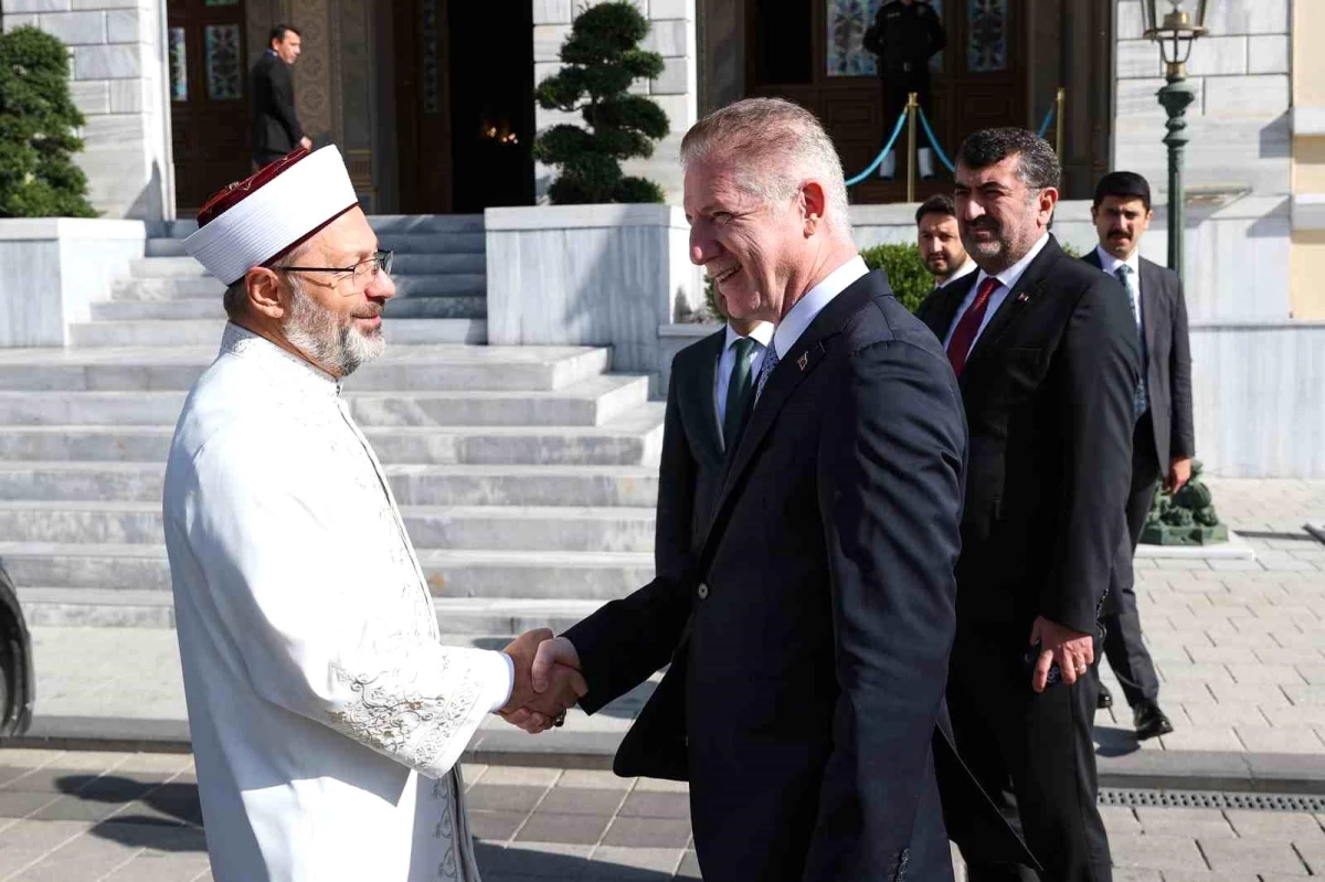 Diyanet İşleri Başkanı Ali Erbaş, İstanbul Valisi Davut Gül\'ü ziyaret etti