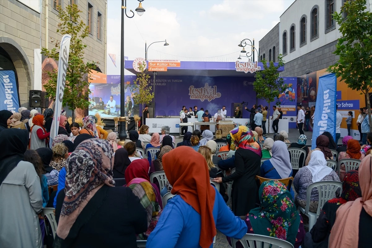 Diyarbakır\'da Sur Kültür Yolu Festivali\'nde Yöresel Ürünler Tanıtılıyor