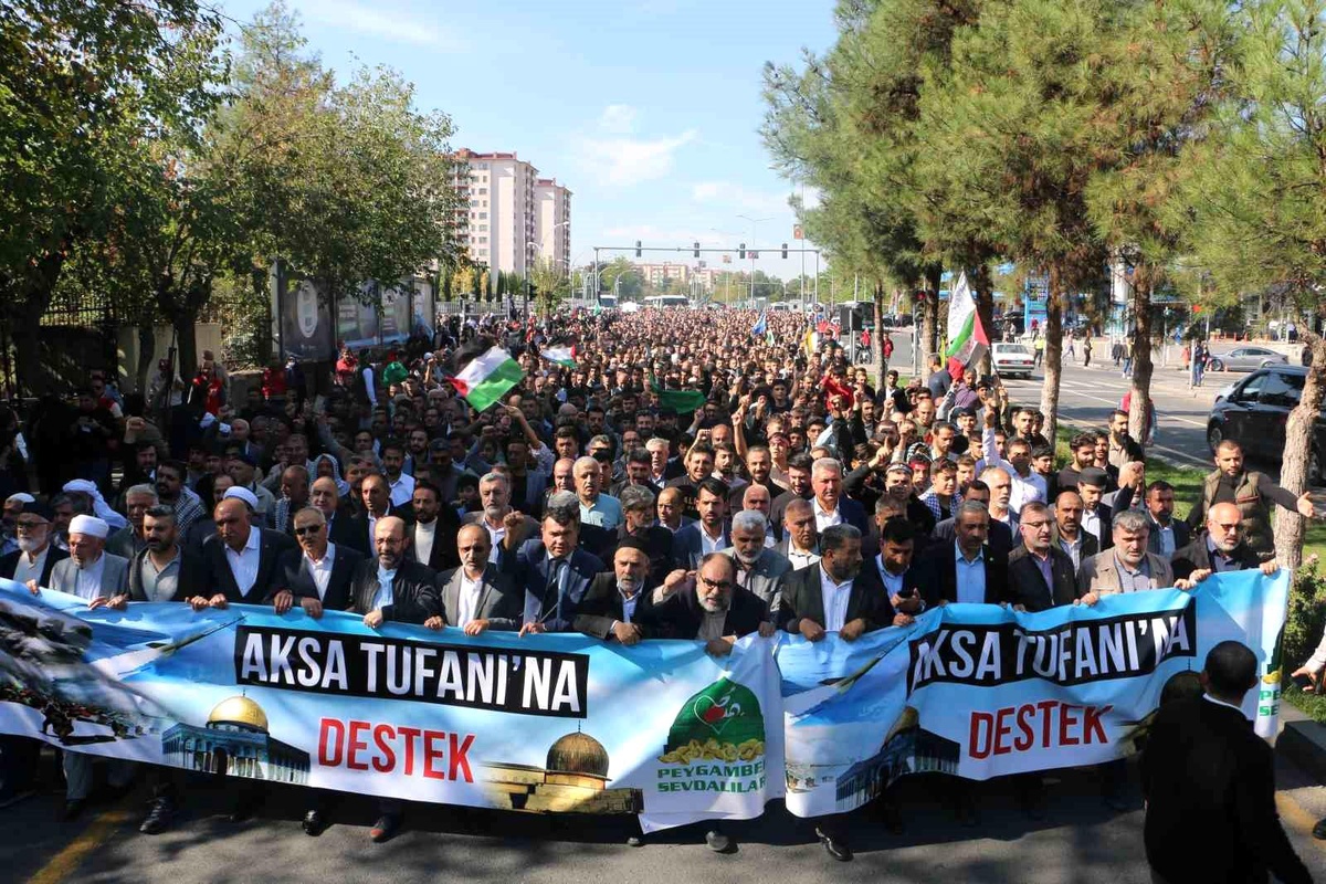Diyarbakır\'da Filistinlilere Destek Yürüyüşü