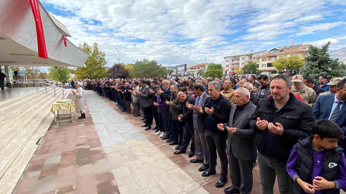 Eskişehir\'de İsrail\'in Gazze\'ye saldırılarını protesto etmek için bin 500 kişi gıyabi cenaze namazı kıldı
