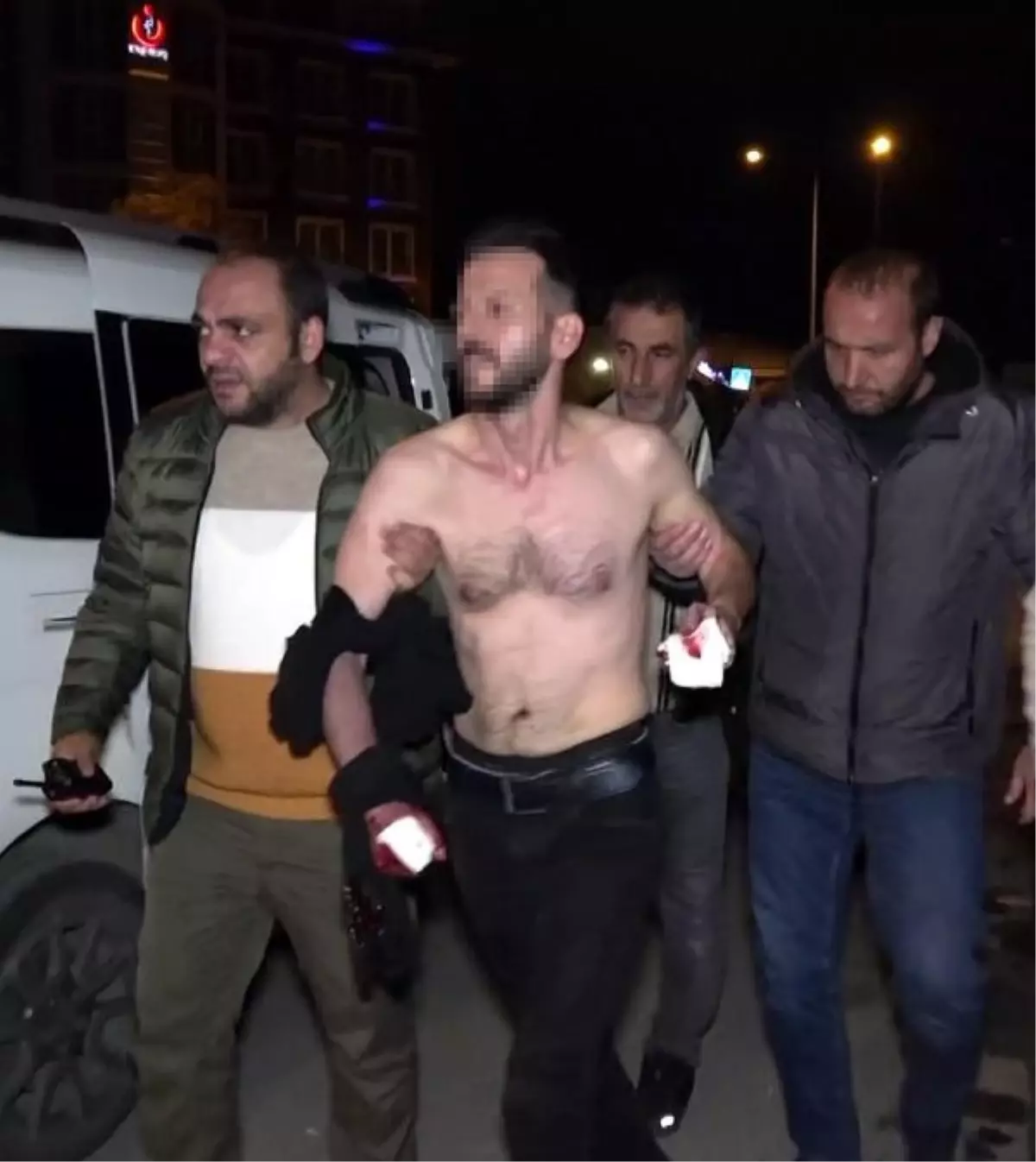 Erzurum'da Boşanan Çifti Bıçaklayan Şahıs Kendini de Yaraladı