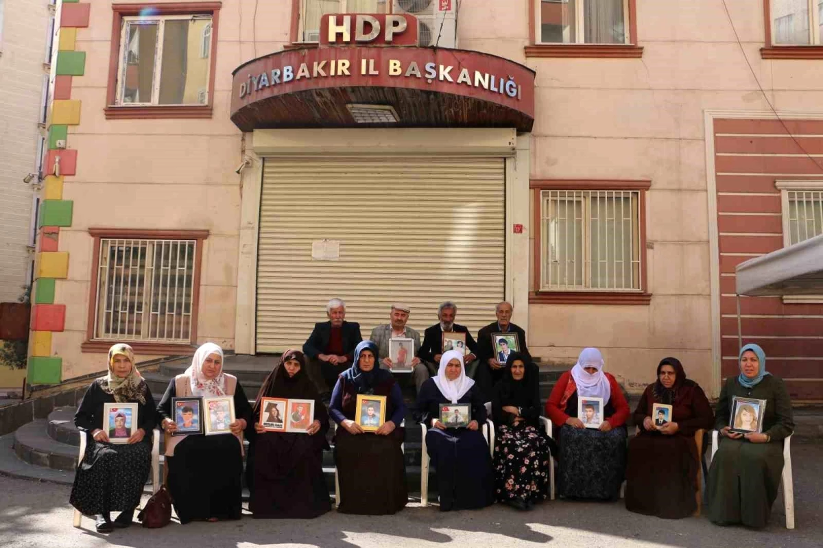Ailelerin HDP Önündeki Eylemleri Devam Ediyor