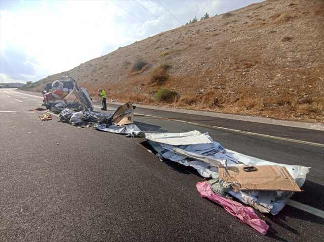 Gaziantep-Şanlıurfa otoyolunda minibüs devrildi: 5 ölü, 5 yaralı Gaziantep-Şanlıurfa otoyolunda minibüs devrildi: 5 ölü, 5 yaralı