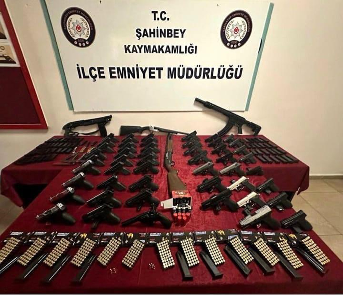 Gaziantep\'te Kurusıkı Tabanca ve Pompalı Tüfek Operasyonu: 50 Tabanca ve 4 Tüfek Ele Geçirildi