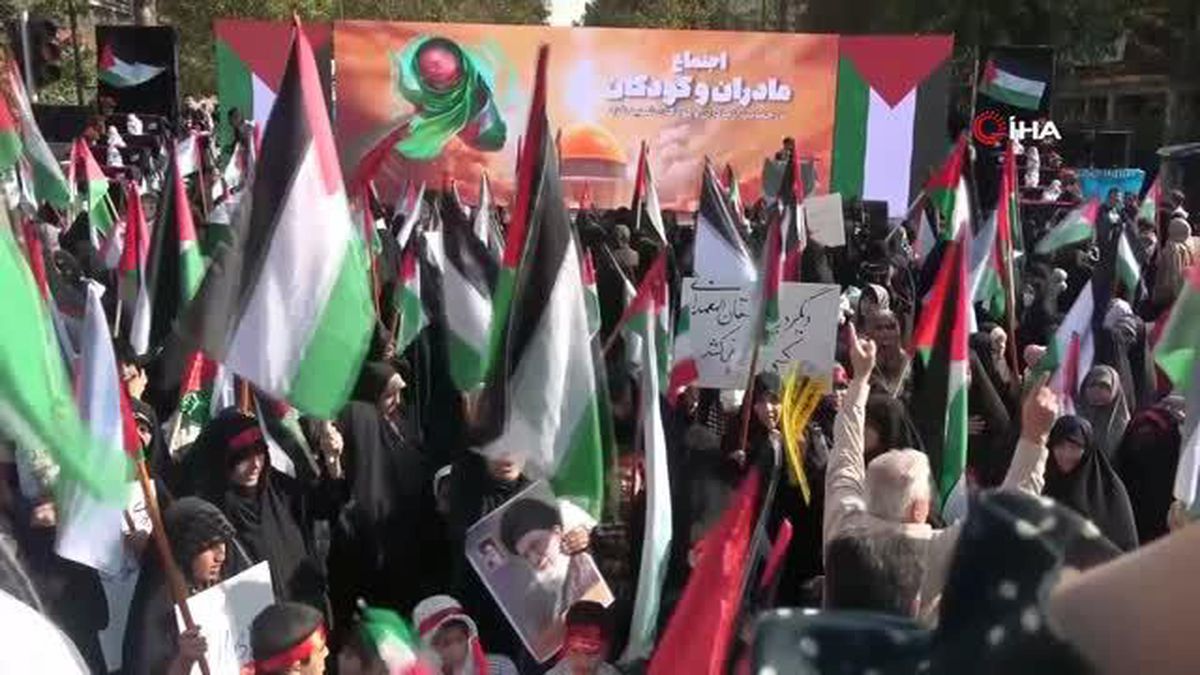 İran\'da Binlerce Kadın ve Çocuk İsrail\'in Gazze Şeridi\'ndeki Saldırıyı Protesto Etti