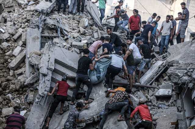 İsrail'in Gazze'ye düzenlediği saldırılarda ölü sayısı 4 bin 137 oldu İsrail'in Gazze'ye düzenlediği saldırılarda ölü sayısı 4 bin 137 oldu