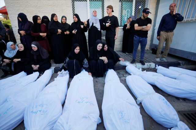İsrail'in Gazze'ye düzenlediği saldırılarda ölü sayısı 4 bin 137 oldu İsrail'in Gazze'ye düzenlediği saldırılarda ölü sayısı 4 bin 137 oldu