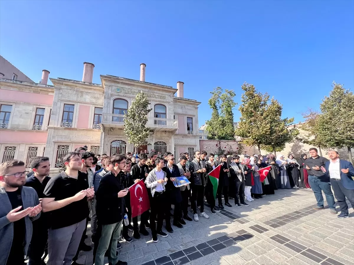 İstanbul Üniversitesi İlahiyat Fakültesi Öğrencileri Filistin\'e Destek Çağrısı Yaptı