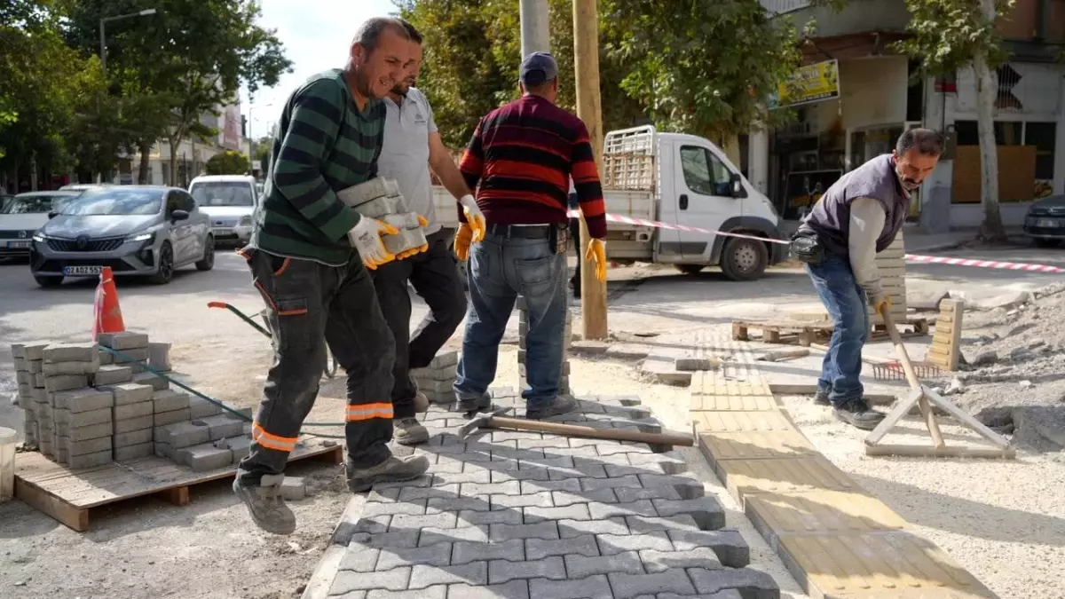 Adıyaman Belediyesi Şehirde Kaldırım ve Yol Çalışmalarına Devam Ediyor