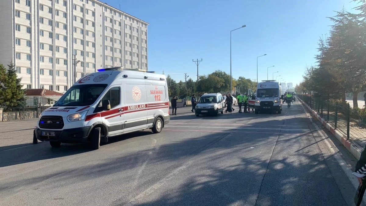 Karaman\'da Üniversite Öğrencisine Motosiklet Çarptı: Yaralılar Hastaneye Kaldırıldı