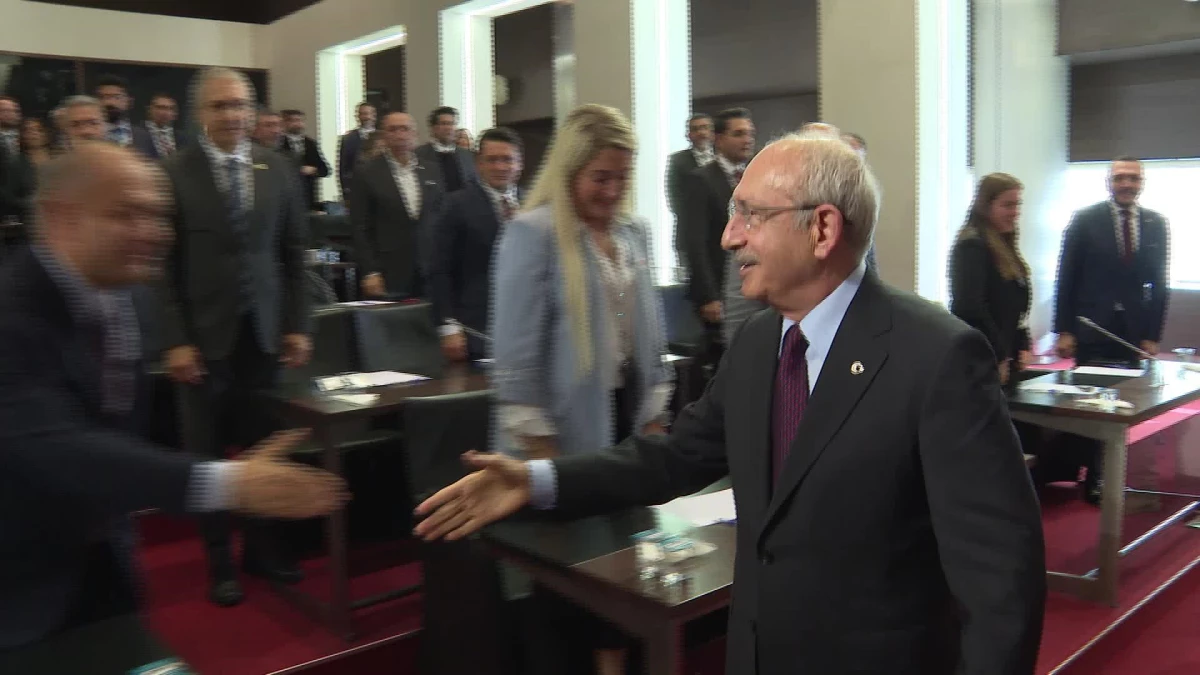 Kılıçdaroğlu, CHP İstanbul İl Başkanı ve İlçe Başkanlarını Kabul Etti
