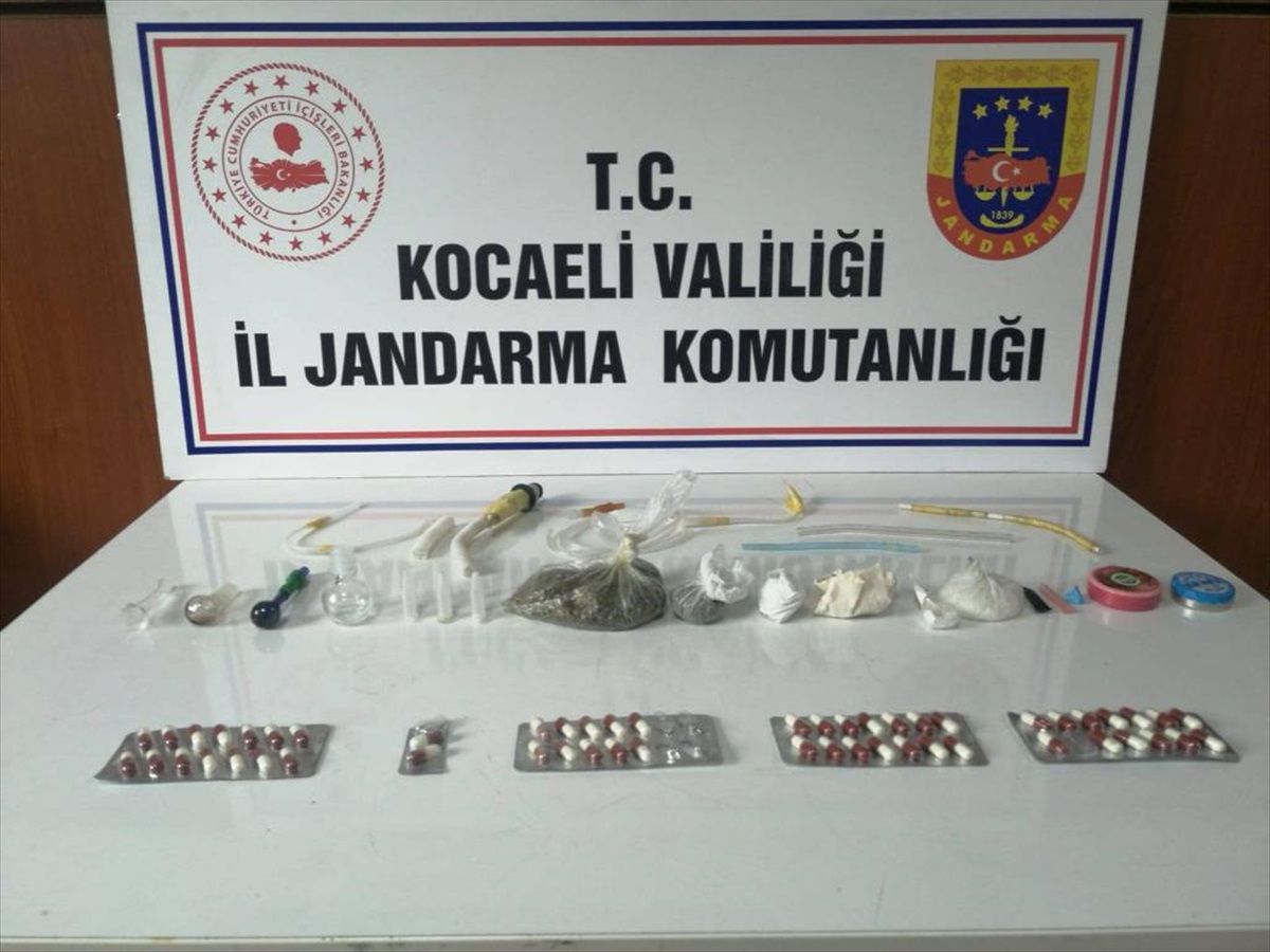 Kocaeli\'de Uyuşturucu Operasyonunda 3 Şüpheli Tutuklandı