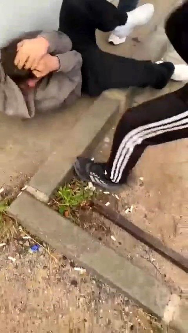 Çayırova'da Kız Meselesi Yüzünden Kavga: Genç Feci Şekilde Darp Edildi ve Bıçaklandı Çayırova'da Kız Meselesi Yüzünden Kavga: Genç Feci Şekilde Darp Edildi ve Bıçaklandı