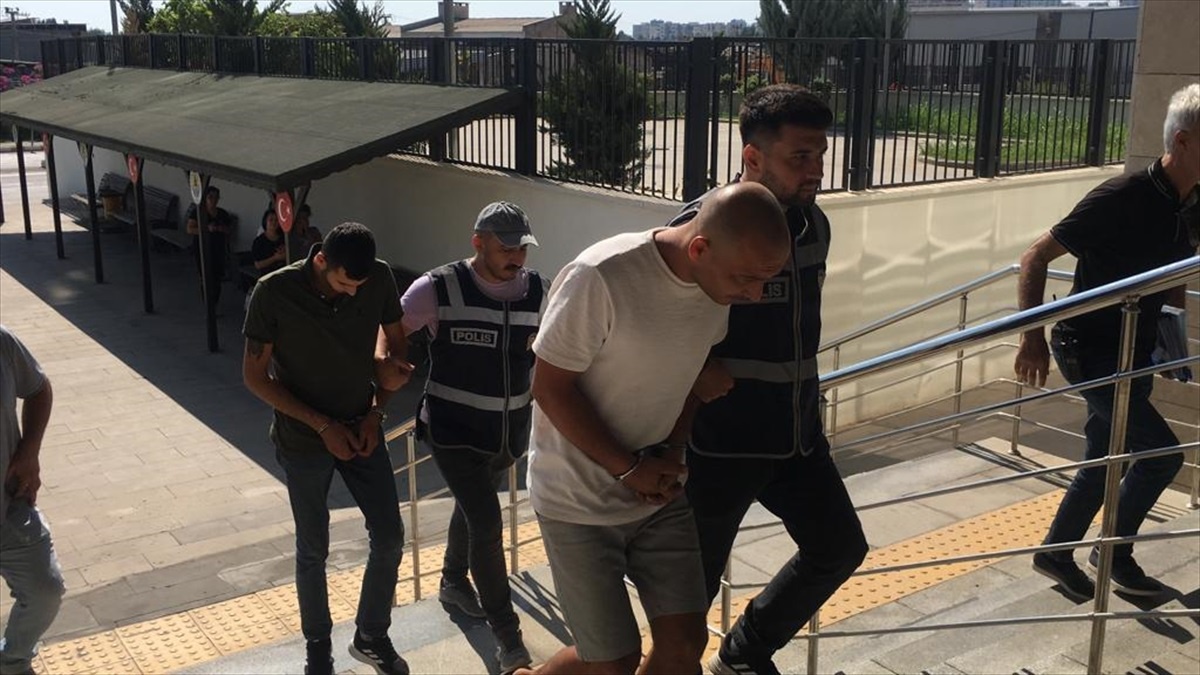 Mersin\'de araç hırsızlığı şüphelilerinden biri tutuklandı