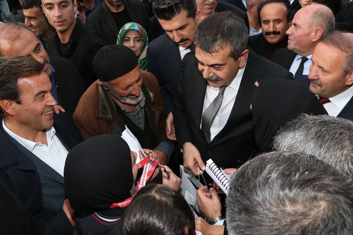 Milli Eğitim Bakanı Erzurum\'da AK Parti Teşkilatlarını Ziyaret Etti