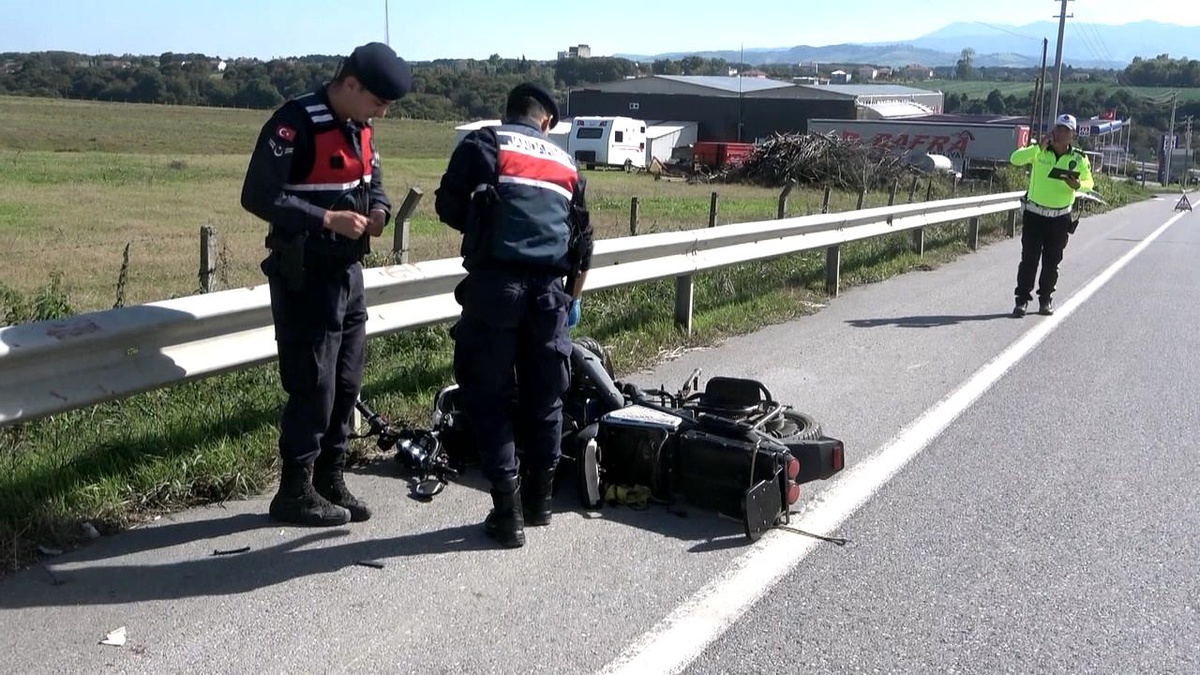 Samsun\'da Otomobilin Çarptığı Elektrikli Bisiklette 2 Kişi Yaralandı