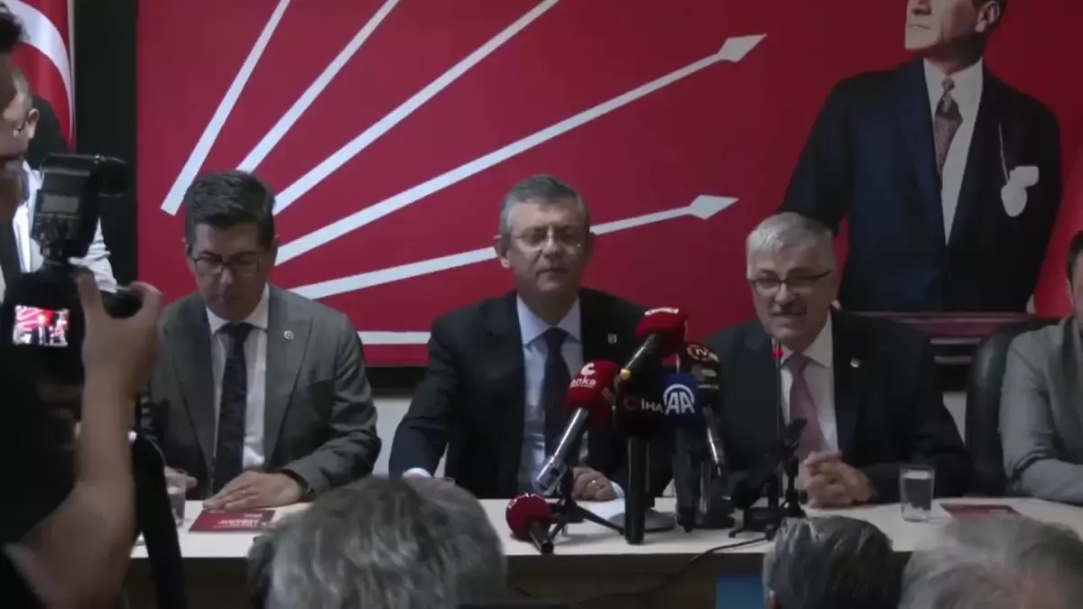 Özgür Özel, Partililere Seslendi: "Cumhuriyet\'in 100. Yılında CHP\'yi Yönetecek Kadroları Belirleyeceksiniz.