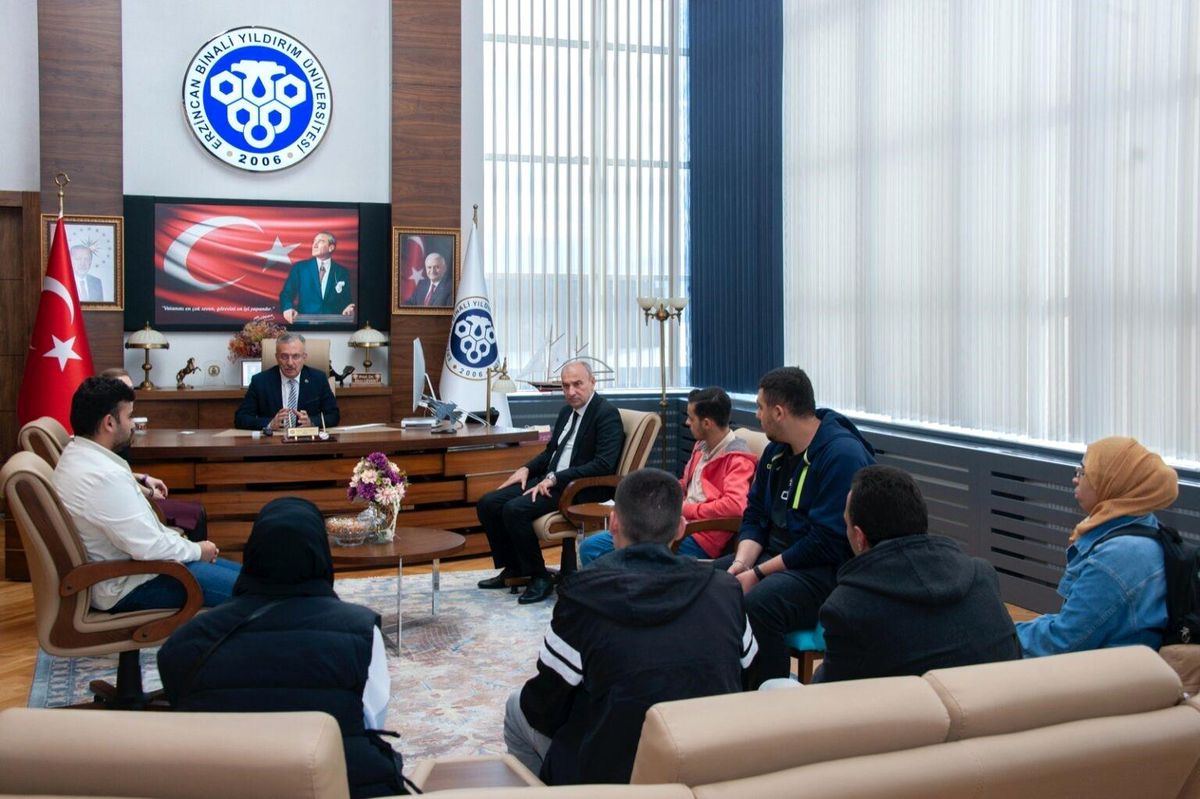 Erzincan Binali Yıldırım Üniversitesi Rektörü Filistinli Öğrencileri Kabul Etti