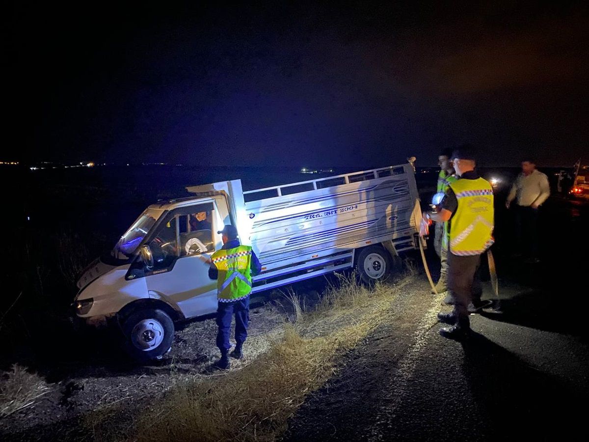 Siverek\'te Kamyonetlerin Çarpışması Sonucu 20 Kişi Yaralandı