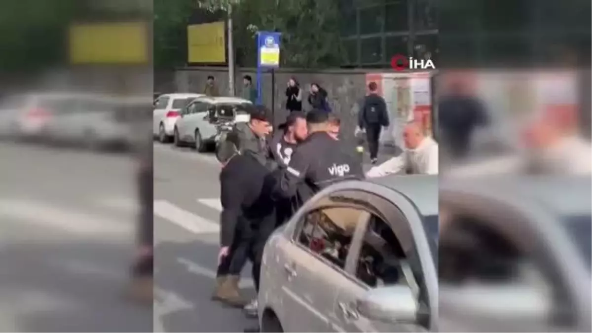 İstanbul Sarıyer\'de Dükkanına Girmek İsteyen Kişiye Saldıran Şahıslar Yakalandı