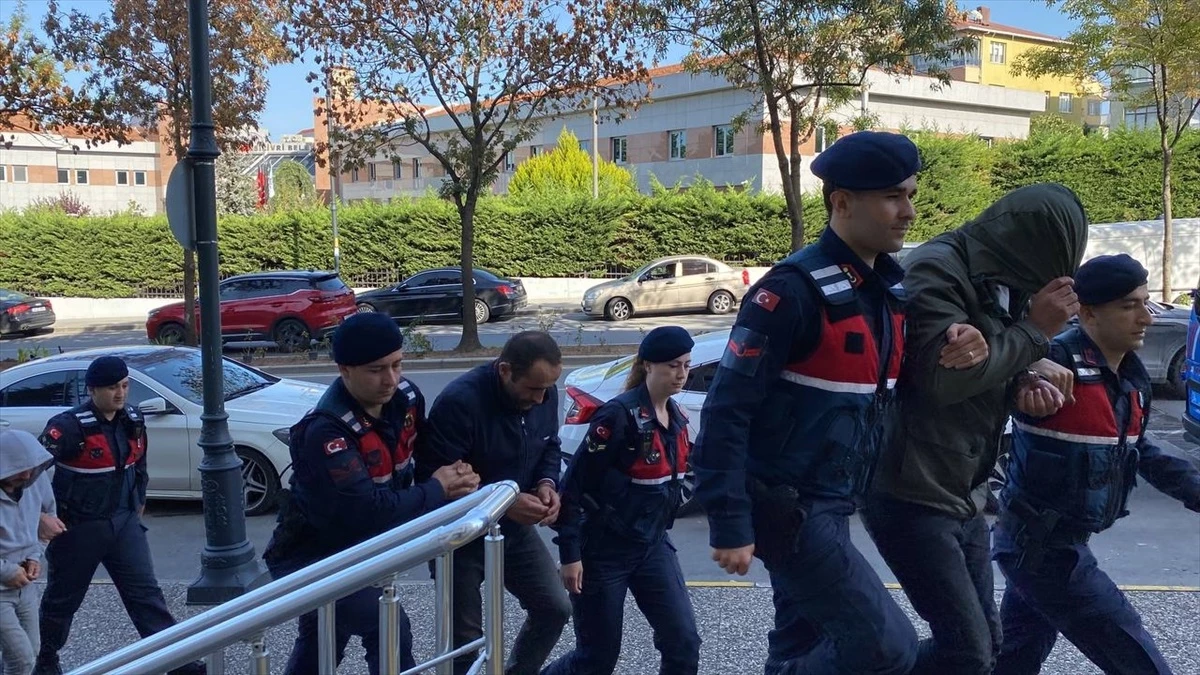 Silivri\'de Jandarma Ekipleri 3 Hırsızlık Şüphelisini Yakaladı