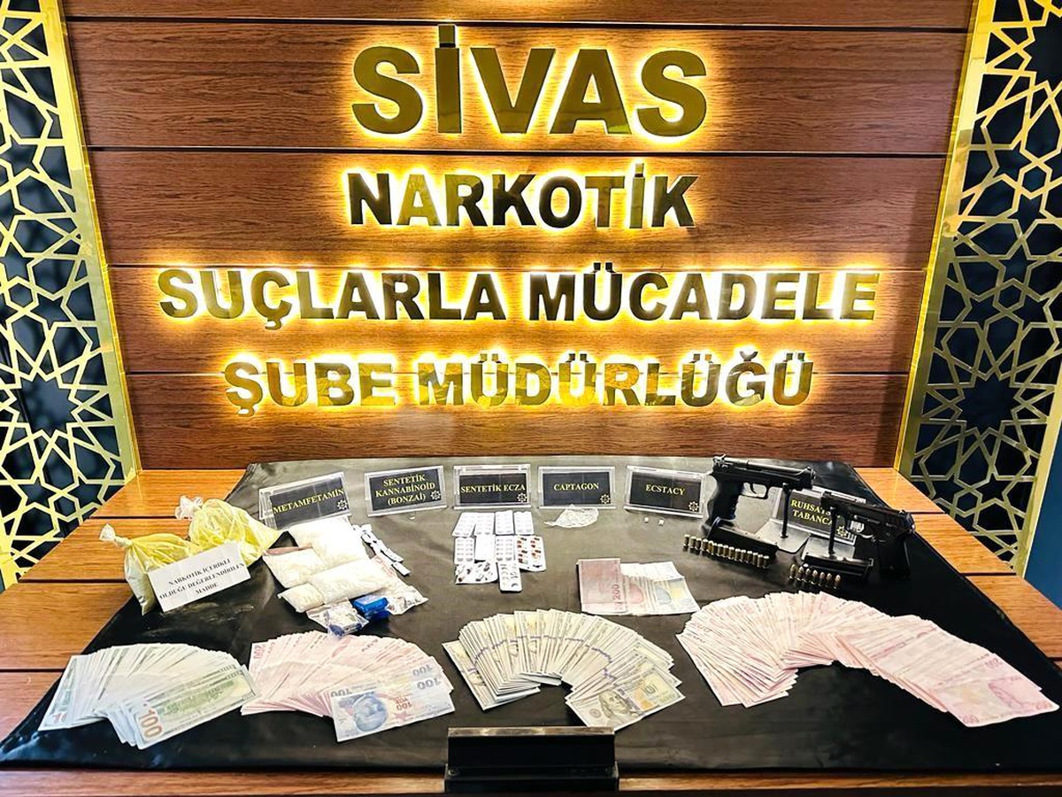 Sivas\'ta Uyuşturucu Operasyonunda 574 Bin 229 TL Ele Geçirildi