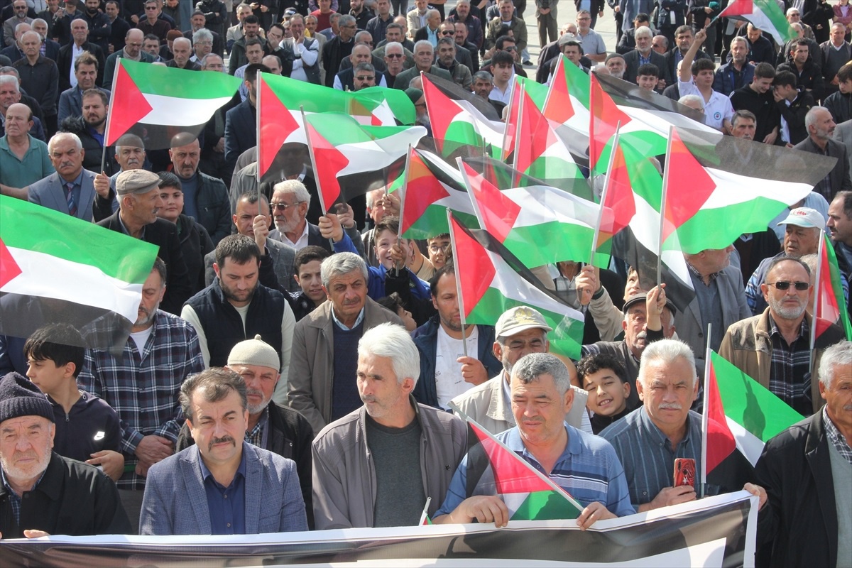 Suluova\'da İsrail\'in Gazze\'ye saldırıları protesto edildi