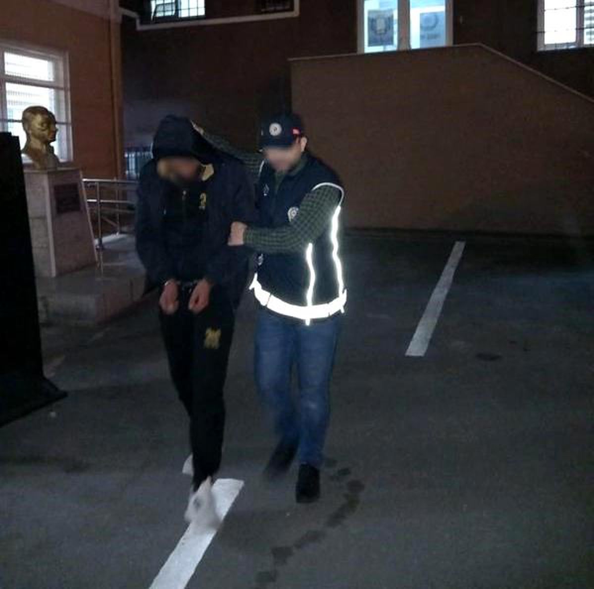 Kocaeli\'de Şüphe Üzerine Durdurulan Araçta 6 Düzensiz Göçmen Yakalandı