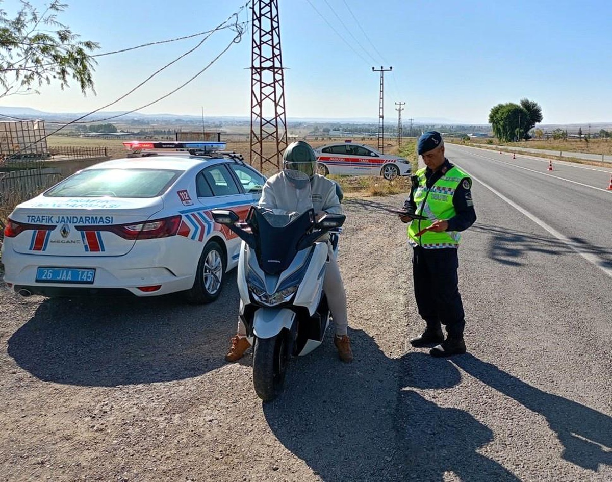 Eskişehir\'de Trafik Denetimleri: 765 Sürücüye 985 Bin TL Cezai İşlem