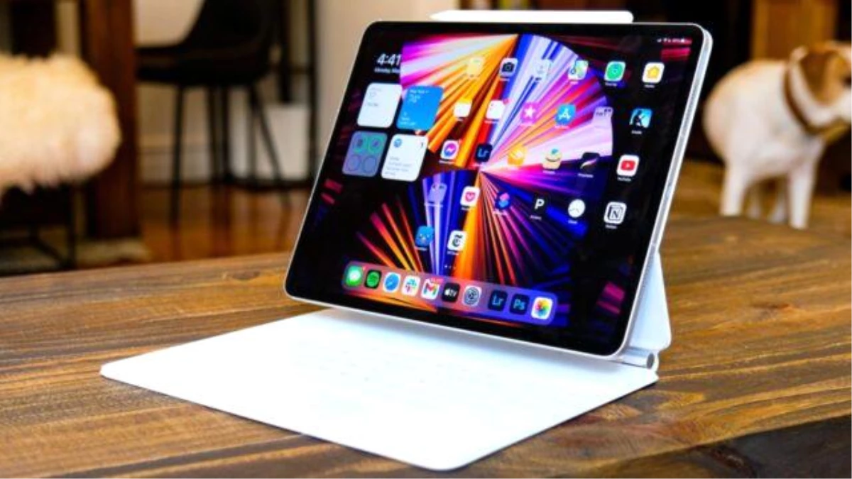 Apple, 12.9 inç ekranlı yeni iPad Air\'i geliştiriyor