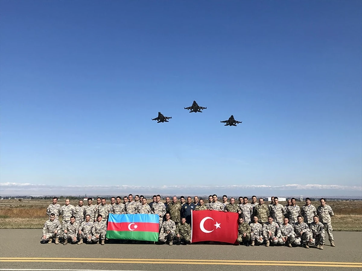 Türk F-16 Uçakları Azerbaycan\'a Geldi