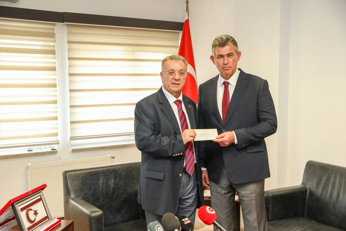 Türkiye, Kıbrıs\'taki Kayıp Şahıslar Komitesine 100 Bin Dolar Yardım Yaptı