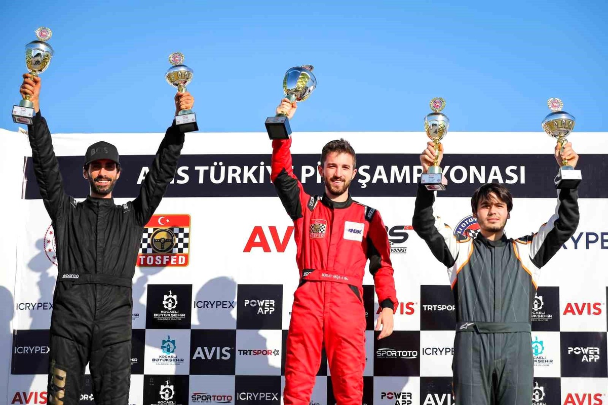 Egemot H2K Racing, Türkiye Pist Şampiyonası\'nda Körfez\'de zafer kazandı