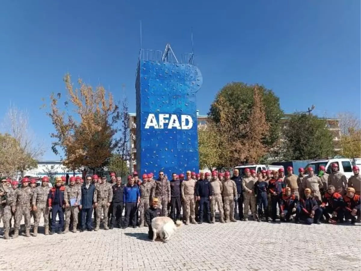 Van\'da deprem tatbikatı: Mahsur kalan 5 kişi kurtarıldı