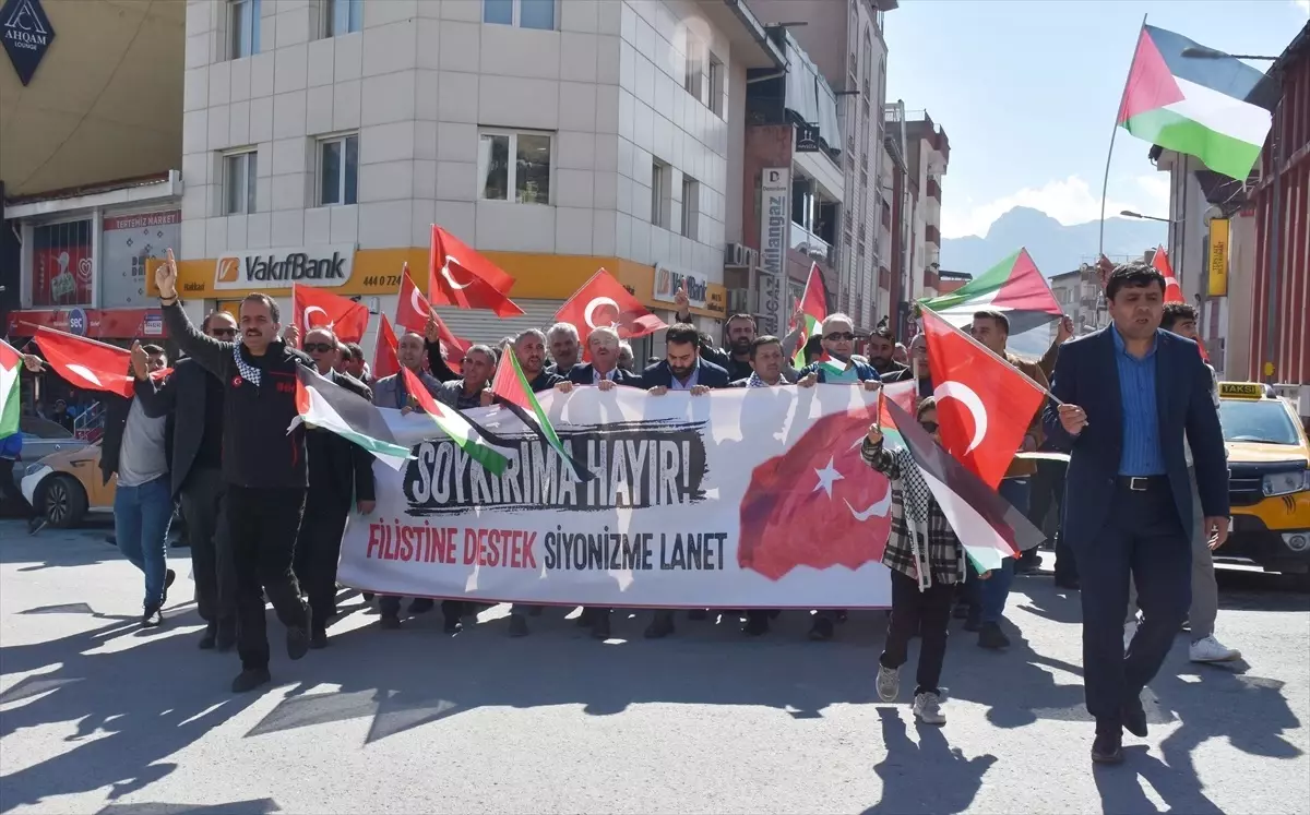 Bitlis\'te İsrail saldırılarında hayatını kaybeden Filistinliler için gıyabi cenaze namazı kılındı