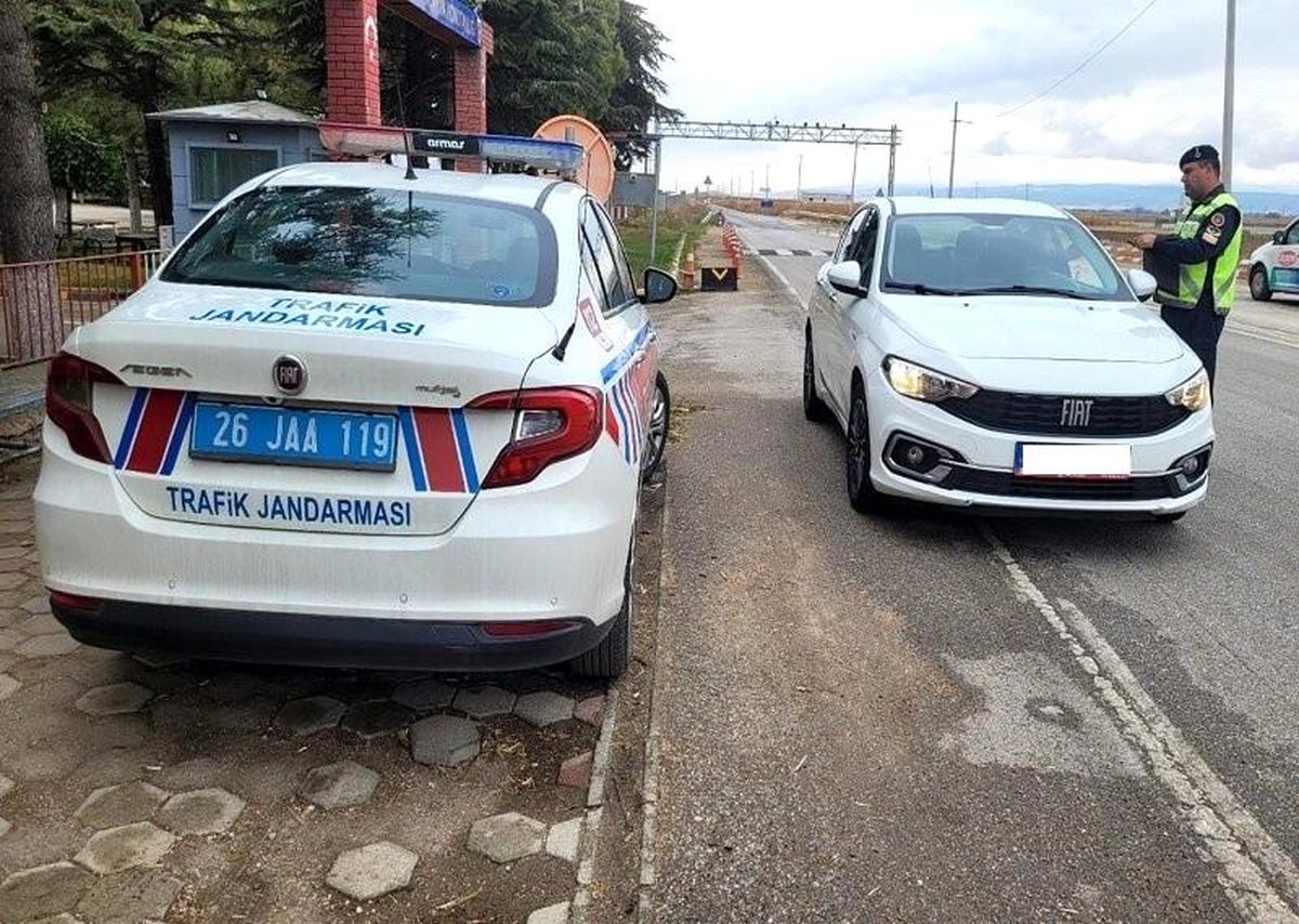 Eskişehir\'de 14 ilçede trafik denetimi: 765 sürücüye 985 bin TL ceza