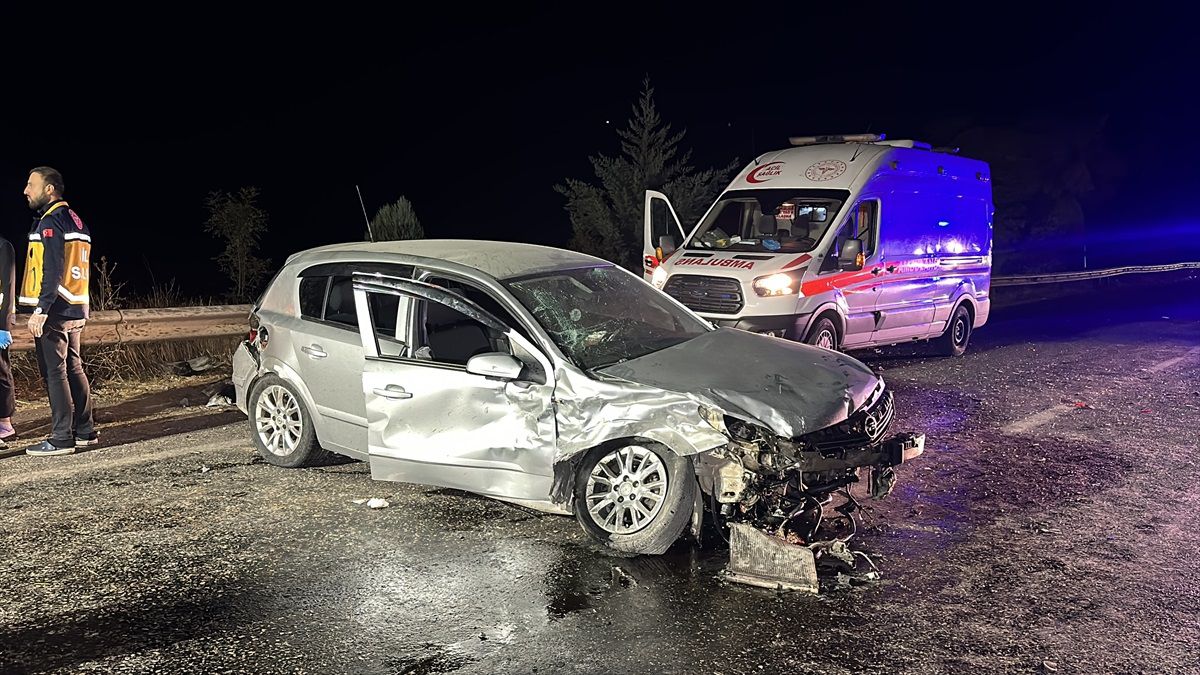Adıyaman\'da 3 aracın çarpışması sonucu 10 kişi yaralandı