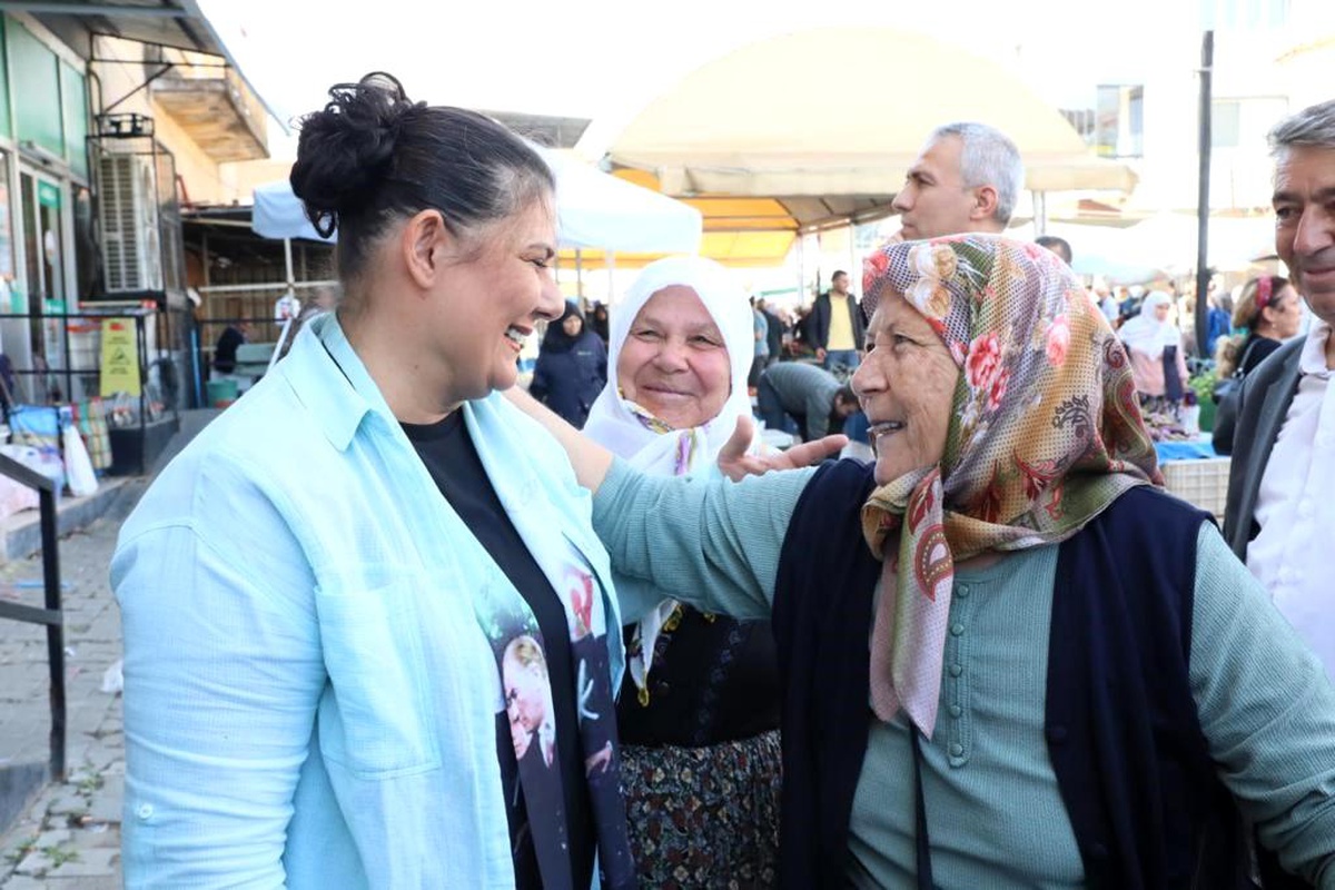Aydın Büyükşehir Belediye Başkanı Özlem Çerçioğlu, Köşk Pazarı\'nı ziyaret etti
