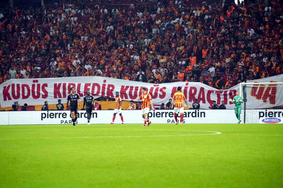 Beşiktaş, Galatasaray\'a 2-1 mağlup oldu