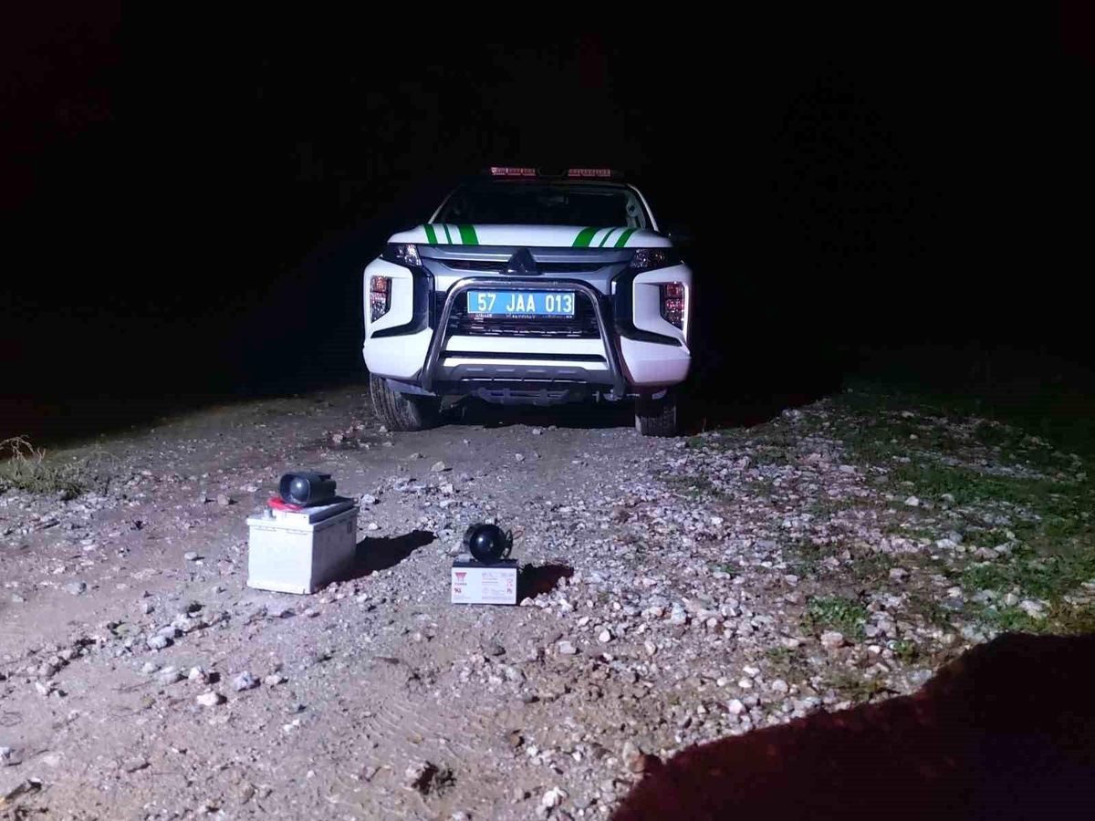 Sinop\'ta jandarma, bıldırcın avlamak için kurulan düzeneği çökertti