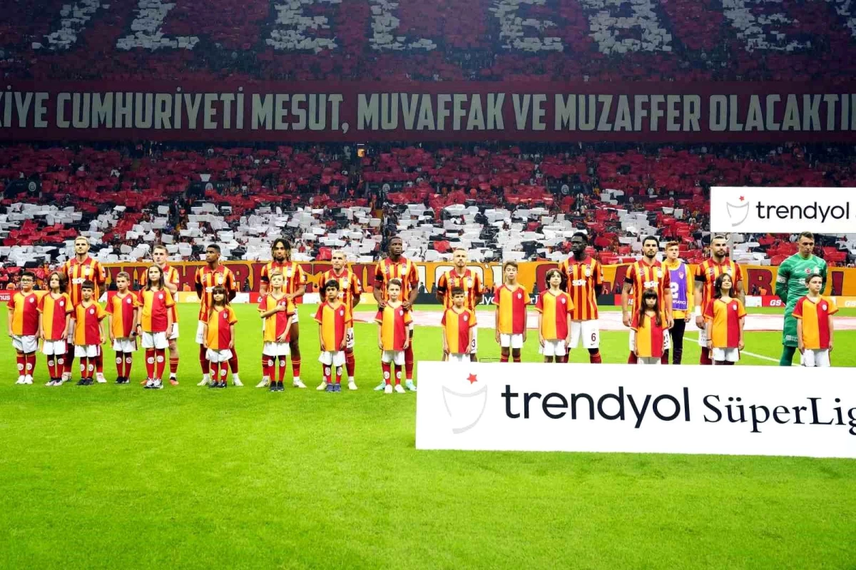 Galatasaray-Beşiktaş Derbisi Öncesi Filistin\'e Saygı Duruşu