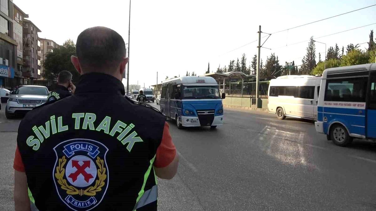 Bursa\'da Sivil Trafik Polisleri Toplu Ulaşım Araçlarında Kural İhlallerini Bildirdi