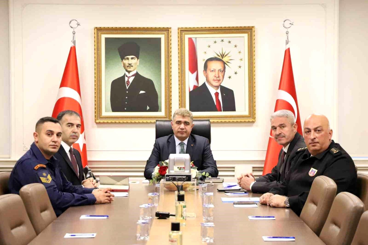 Düzce Valisi Selçuk Aslan, İçişleri Bakanı\'na ilde yapılan çalışmaları aktardı