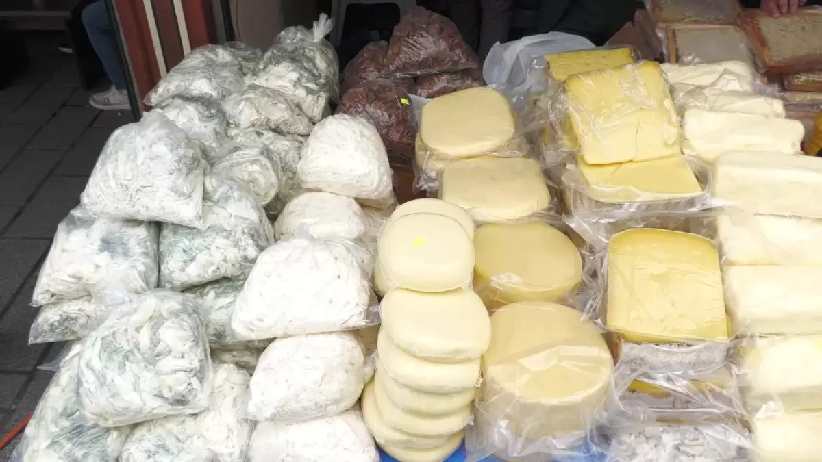 Göle Kadın Meclisi, Yöresel Lezzetlerle Kız Çocuklarının Eğitimine Destek Oluyor