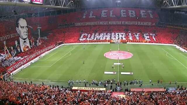 Galatasaray'dan Cumhuriyet'in 100. yılına özel koreografi