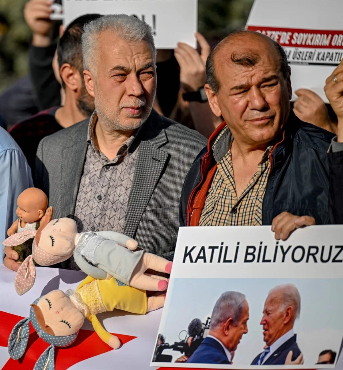 Ankara\'da İsrail\'in saldırılarını protesto eden STK\'lar, ABD Büyükelçiliği önüne bebek maketi bıraktı
